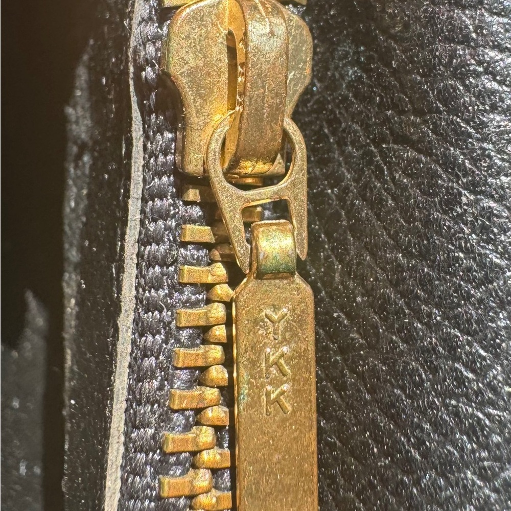Vintage Valentino Garavani Black Wallet with Gold Accents - Picture 9 of 13